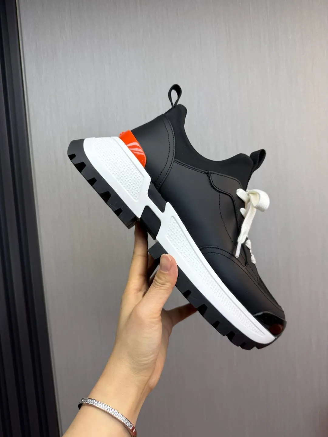 Men's men's shoes 💰780💰 HERMES/Hermès ** men's sports shoes The uppers are made of printed high-tech jersey fabric and calfskin sports shoes. The oversized sole features a geometric pattern and signature "H" detailing for an outdoor style. Black rubber sole, white rubber midsole, black and orange rubber inserts, tundra green lambskin insole, black high-tech canvas lining! Size: 39-40-41-42-43-44 (customized in 38.45)